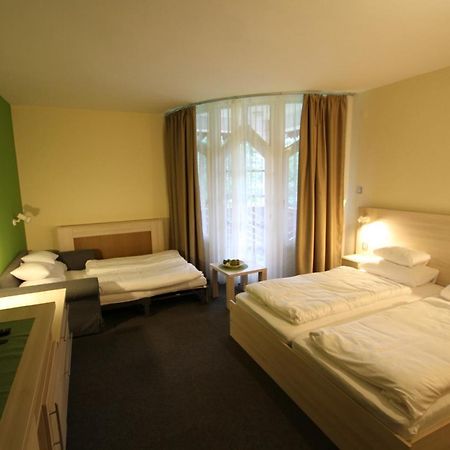 Hotel Grantek Ueduelohaz à Balatonlelle Extérieur photo