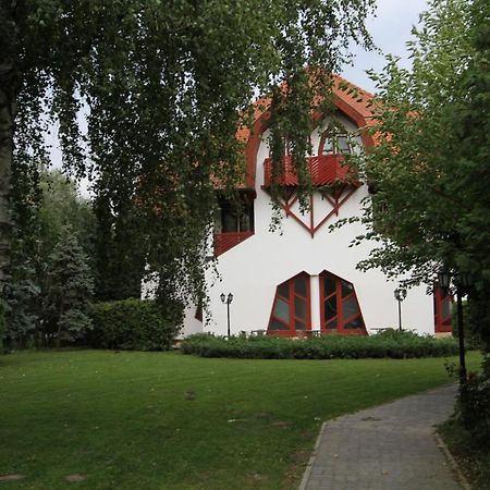 Hotel Grantek Ueduelohaz à Balatonlelle Extérieur photo
