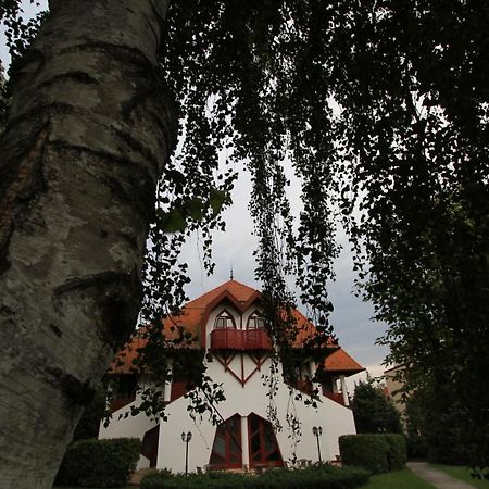 Hotel Grantek Ueduelohaz à Balatonlelle Extérieur photo