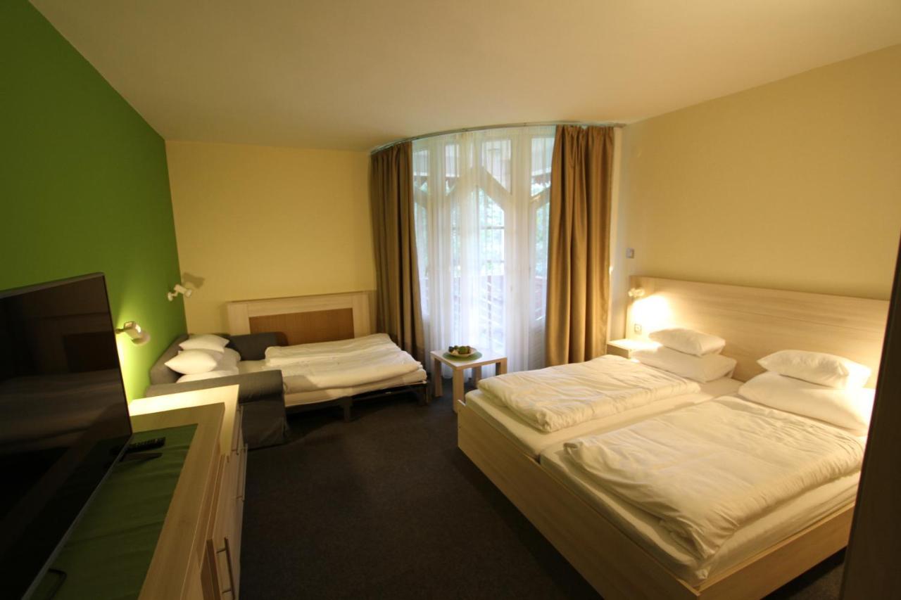 Hotel Grantek Ueduelohaz à Balatonlelle Extérieur photo