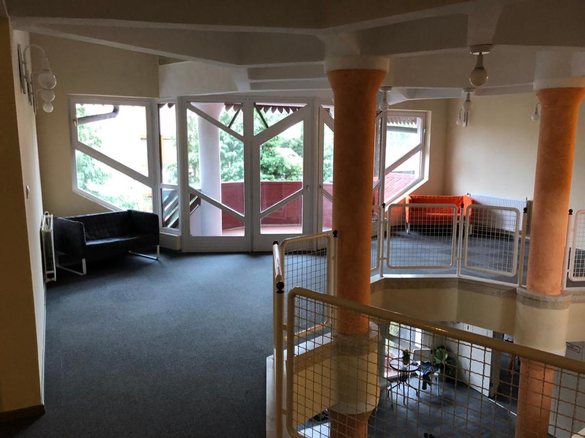 Hotel Grantek Ueduelohaz à Balatonlelle Extérieur photo