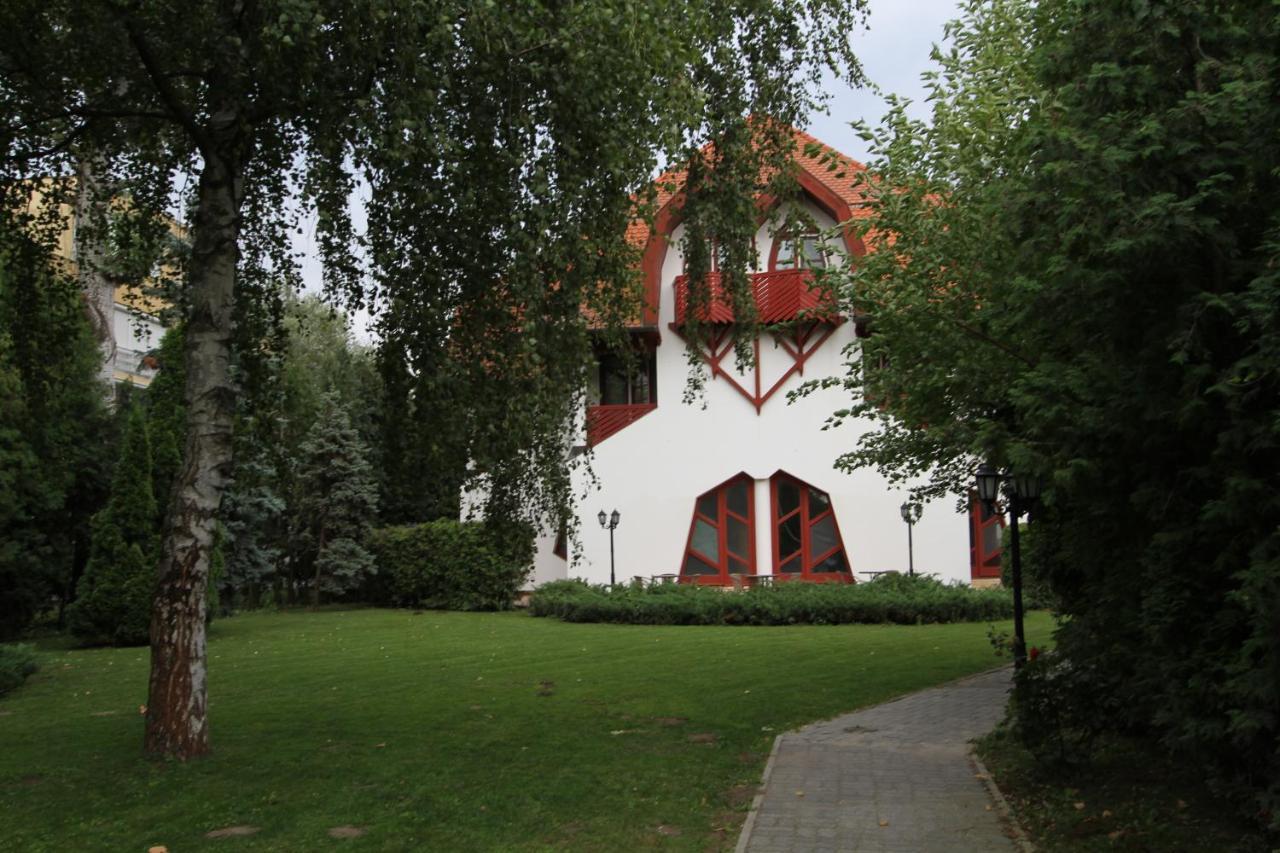 Hotel Grantek Ueduelohaz à Balatonlelle Extérieur photo