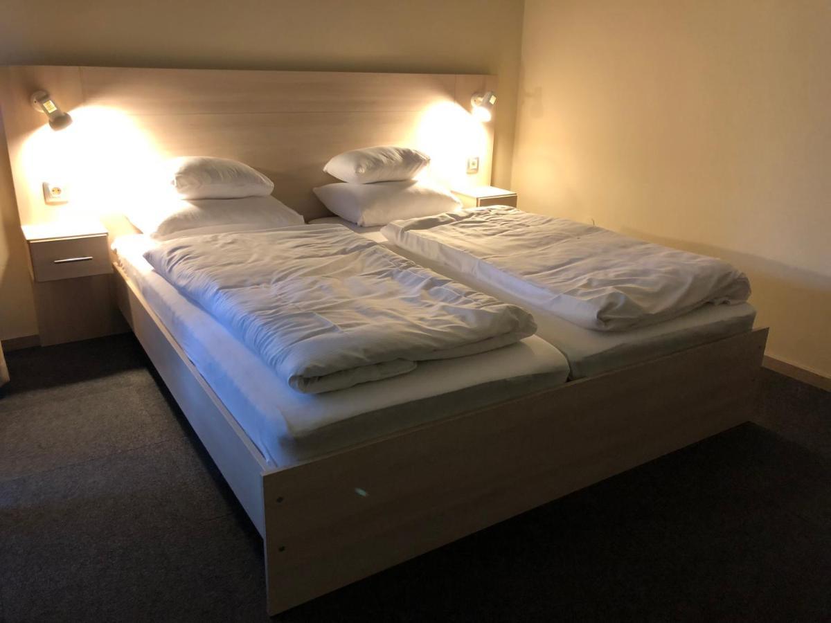 Hotel Grantek Ueduelohaz à Balatonlelle Extérieur photo