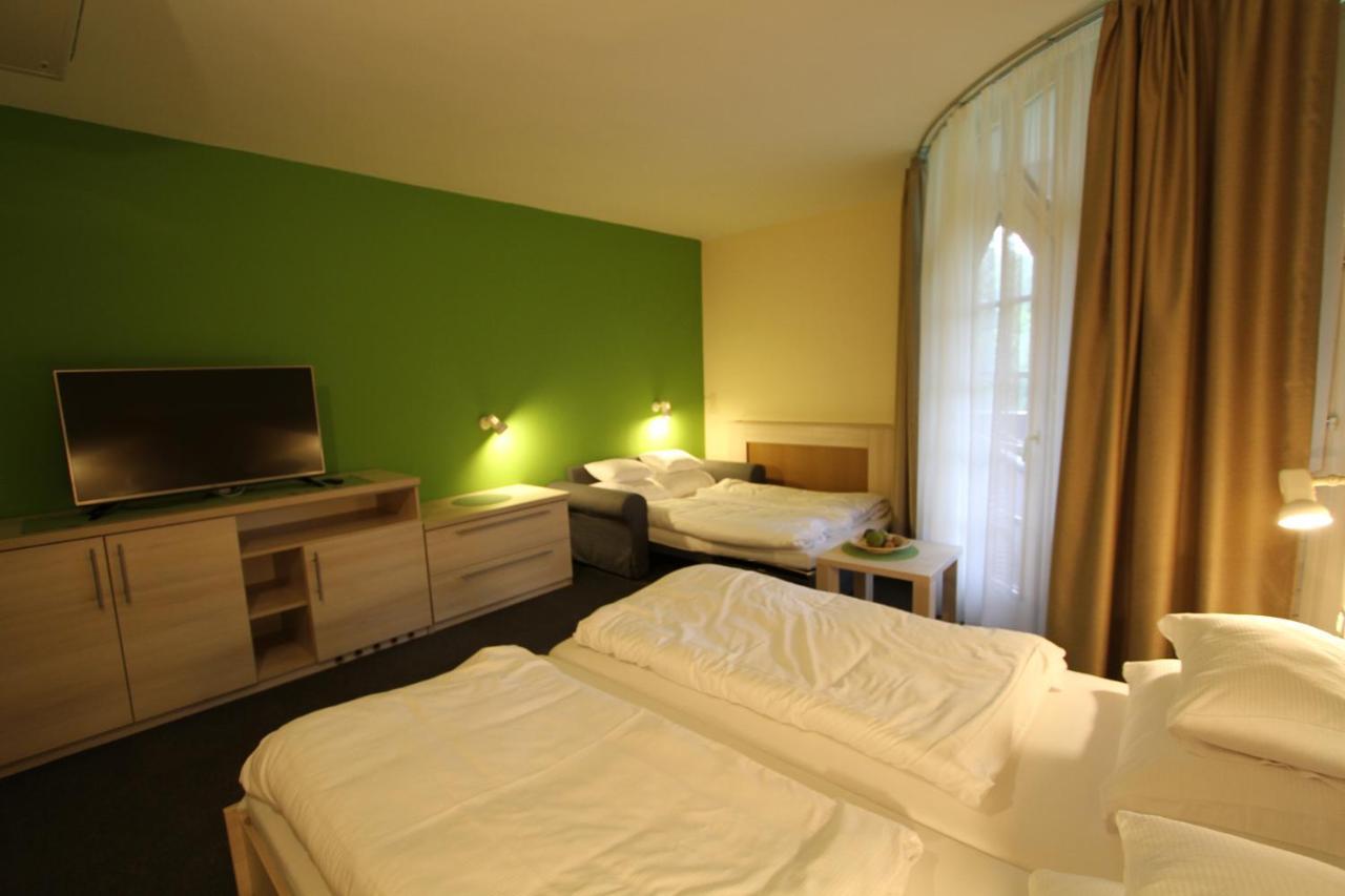 Hotel Grantek Ueduelohaz à Balatonlelle Extérieur photo