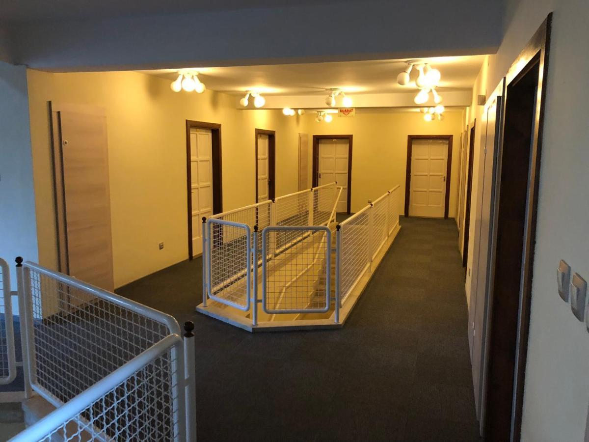 Hotel Grantek Ueduelohaz à Balatonlelle Extérieur photo