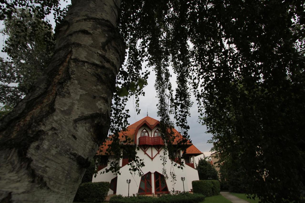 Hotel Grantek Ueduelohaz à Balatonlelle Extérieur photo