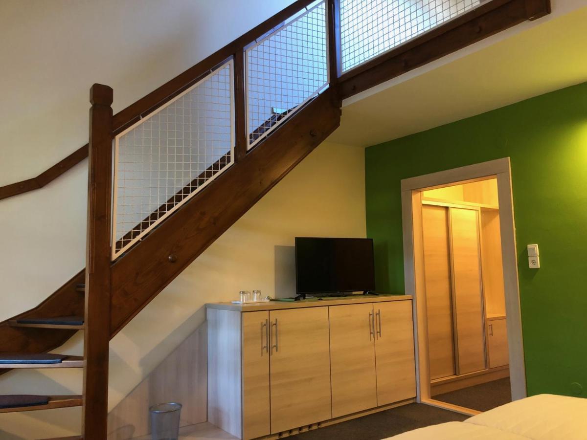 Hotel Grantek Ueduelohaz à Balatonlelle Extérieur photo
